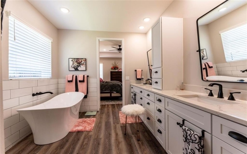 1030 Cannon Place, Paris, TX 75462, 4 Bedrooms Bedrooms, ,3 BathroomsBathrooms,Residential,For Sale,1030 Cannon Place,20908886