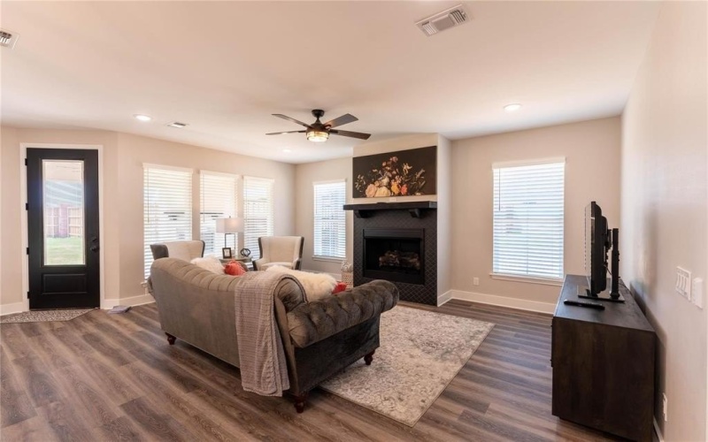 1030 Cannon Place, Paris, TX 75462, 4 Bedrooms Bedrooms, ,3 BathroomsBathrooms,Residential,For Sale,1030 Cannon Place,20908886