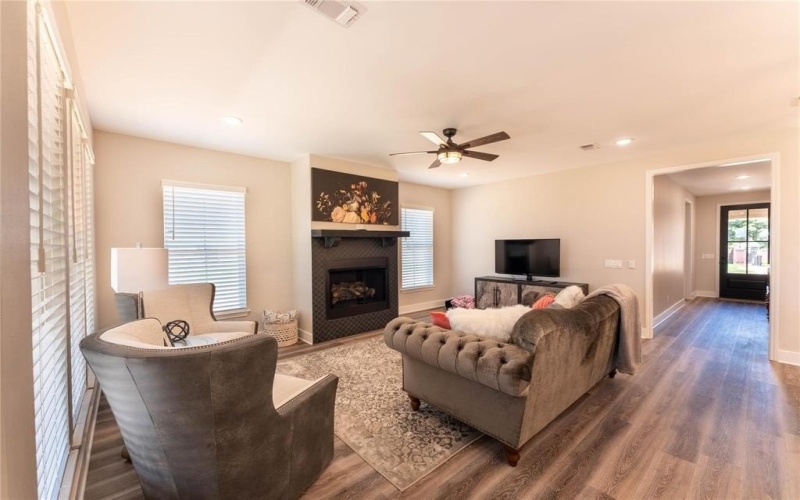 1030 Cannon Place, Paris, TX 75462, 4 Bedrooms Bedrooms, ,3 BathroomsBathrooms,Residential,For Sale,1030 Cannon Place,20908886