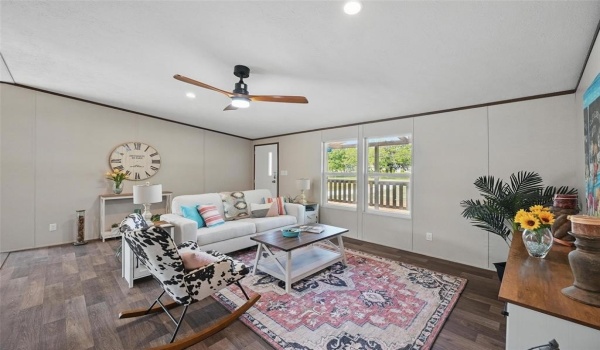128 Overland Trail, Azle, TX 76020, 4 Bedrooms Bedrooms, ,2 BathroomsBathrooms,Residential,For Sale,128 Overland Trail,20908967