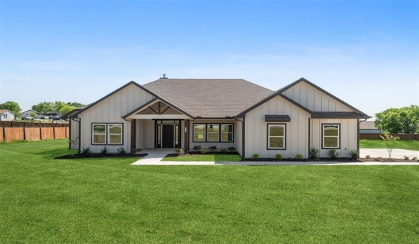 1005 Don Eve Court, Azle, TX 76020, 4 Bedrooms Bedrooms, ,2 BathroomsBathrooms,Residential,For Sale,1005 Don Eve Court,20909162