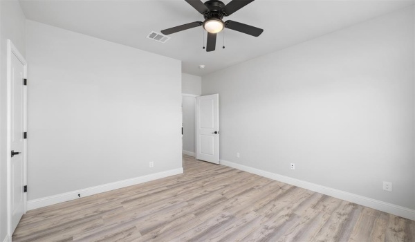 1005 Don Eve Court, Azle, TX 76020, 4 Bedrooms Bedrooms, ,2 BathroomsBathrooms,Residential,For Sale,1005 Don Eve Court,20909162