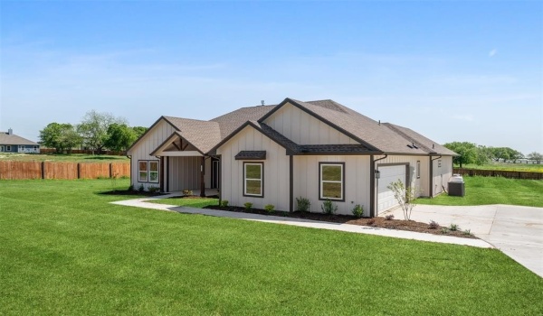 1005 Don Eve Court, Azle, TX 76020, 4 Bedrooms Bedrooms, ,2 BathroomsBathrooms,Residential,For Sale,1005 Don Eve Court,20909162