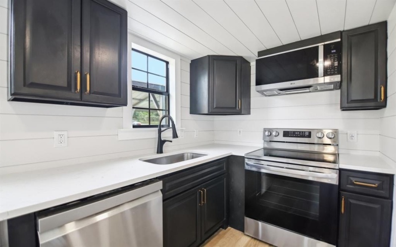 517 Mountain View Trail, Granbury, TX 76049, 2 Bedrooms Bedrooms, ,2 BathroomsBathrooms,Residential,For Sale,517 Mountain View Trail,20909197