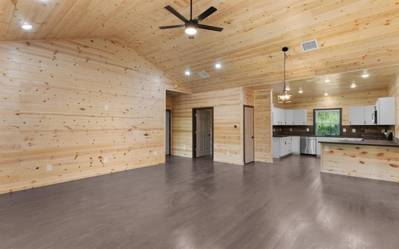 905 N Walnut, Winnsboro, TX 75494, 3 Bedrooms Bedrooms, ,2 BathroomsBathrooms,Residential,For Sale,905 N Walnut,20909249
