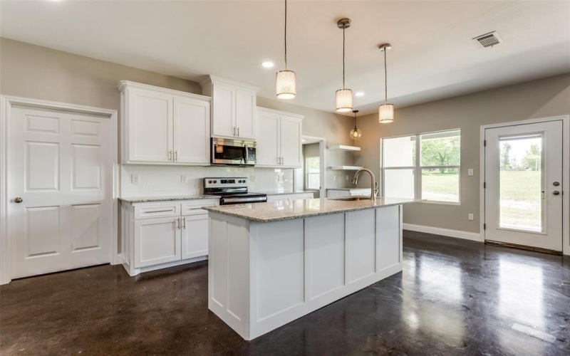 2909 Blue Heron Circle, Mount Pleasant, TX 75455, 3 Bedrooms Bedrooms, ,2 BathroomsBathrooms,Residential,For Sale,2909 Blue Heron Circle,20911026