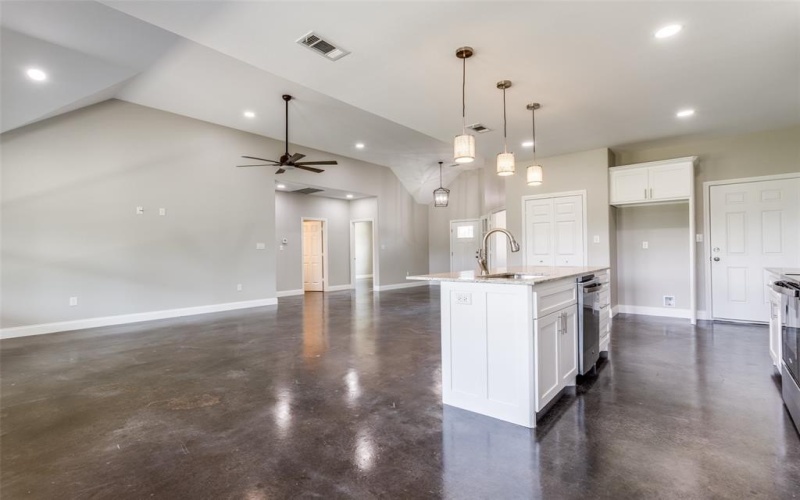 2909 Blue Heron Circle, Mount Pleasant, TX 75455, 3 Bedrooms Bedrooms, ,2 BathroomsBathrooms,Residential,For Sale,2909 Blue Heron Circle,20911026