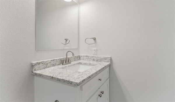 102 Navajo Drive, Mabank, TX 75156, 3 Bedrooms Bedrooms, ,2 BathroomsBathrooms,Residential,For Sale,102 Navajo Drive,20911117