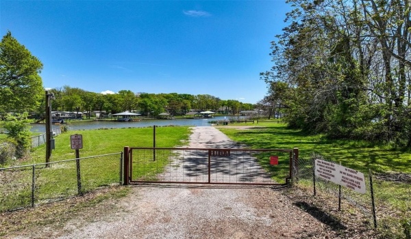 102 Navajo Drive, Mabank, TX 75156, 3 Bedrooms Bedrooms, ,2 BathroomsBathrooms,Residential,For Sale,102 Navajo Drive,20911117