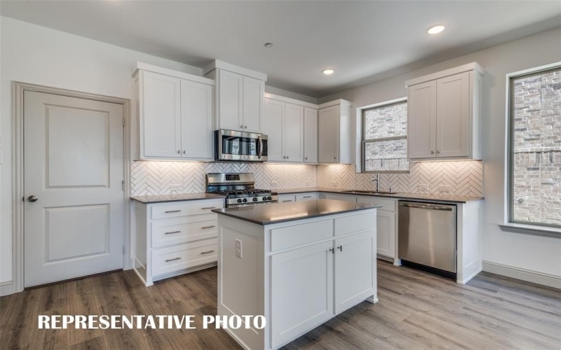512 Parkside Drive, Argyle, TX 76226, 3 Bedrooms Bedrooms, ,2 BathroomsBathrooms,Residential,For Sale,512 Parkside Drive,20909646