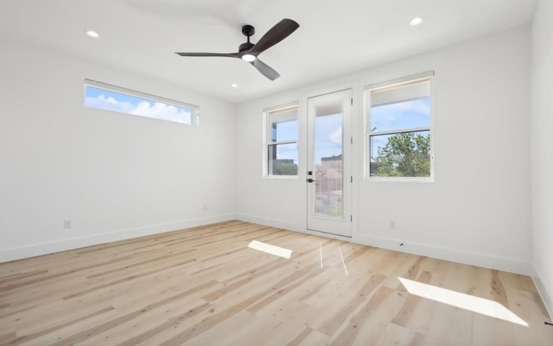 2433 Vagas Street, Dallas, TX 75219, 3 Habitaciones Habitaciones , ,3 BañosBaños,Residential,En Venta,2433 Vagas Street,20909959