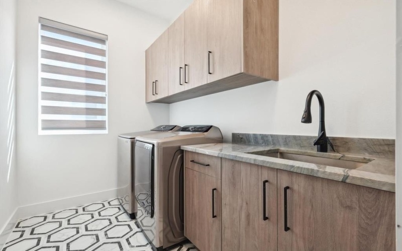 2433 Vagas Street, Dallas, TX 75219, 3 Habitaciones Habitaciones , ,3 BañosBaños,Residential,En Venta,2433 Vagas Street,20909959