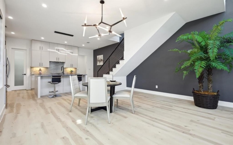 2433 Vagas Street, Dallas, TX 75219, 3 Habitaciones Habitaciones , ,3 BañosBaños,Residential,En Venta,2433 Vagas Street,20909959