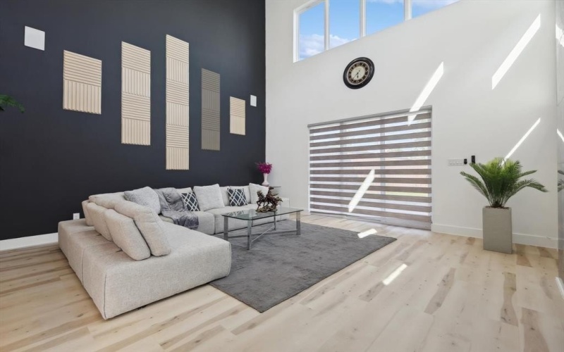 2433 Vagas Street, Dallas, TX 75219, 3 Habitaciones Habitaciones , ,3 BañosBaños,Residential,En Venta,2433 Vagas Street,20909959