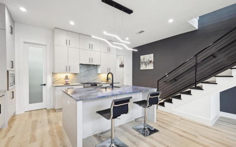 2433 Vagas Street, Dallas, TX 75219, 3 Habitaciones Habitaciones , ,3 BañosBaños,Residential,En Venta,2433 Vagas Street,20909959