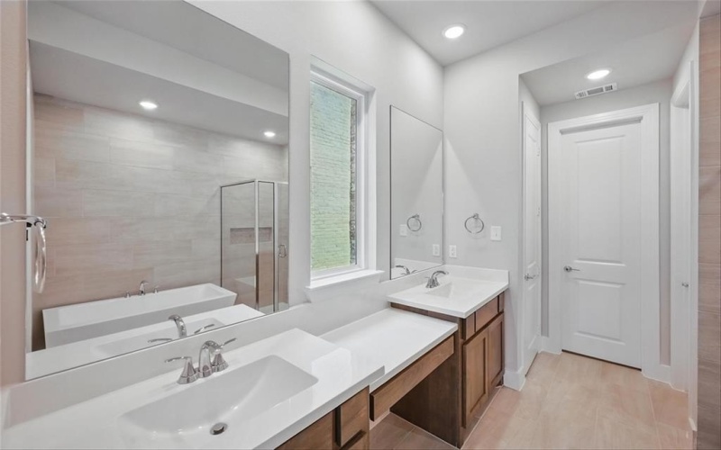 701 Purple Dome Drive, Fort Worth, TX 76247, 4 Bedrooms Bedrooms, ,5 BathroomsBathrooms,Residential,For Sale,701 Purple Dome Drive,20912137