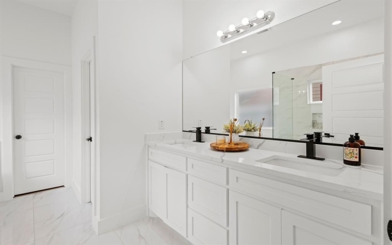 2827 Grafton Avenue, Dallas, TX 75211, 4 Habitaciones Habitaciones , ,3 BañosBaños,Residential,En Venta,2827 Grafton Avenue,20914801