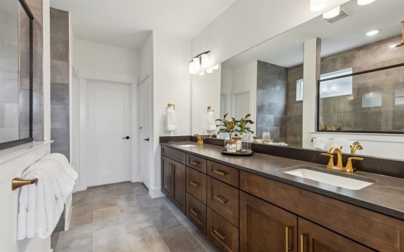 317 Brookhurst Road, Little Elm, TX 76227, 5 Bedrooms Bedrooms, ,5 BathroomsBathrooms,Residential,For Sale,317 Brookhurst Road,20915030