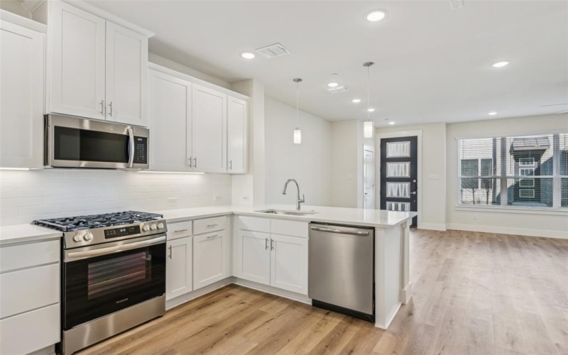 32 Raven Way, Farmers Branch, TX 75234, 2 Bedrooms Bedrooms, ,2 BathroomsBathrooms,Residential Lease,For Rent,32 Raven Way,20915460