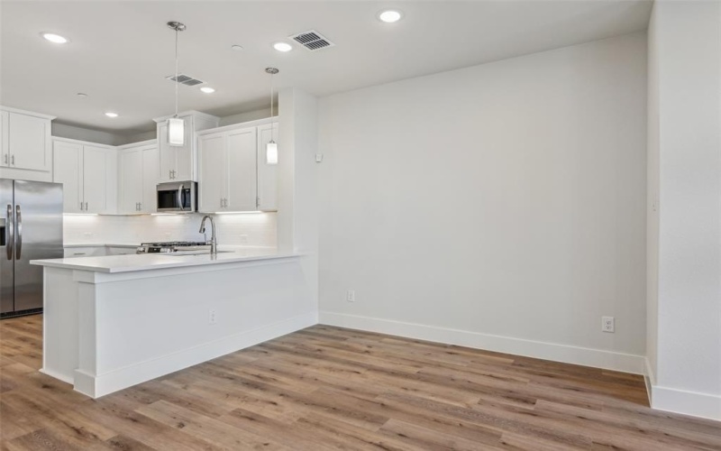 32 Raven Way, Farmers Branch, TX 75234, 2 Bedrooms Bedrooms, ,2 BathroomsBathrooms,Residential Lease,For Rent,32 Raven Way,20915460