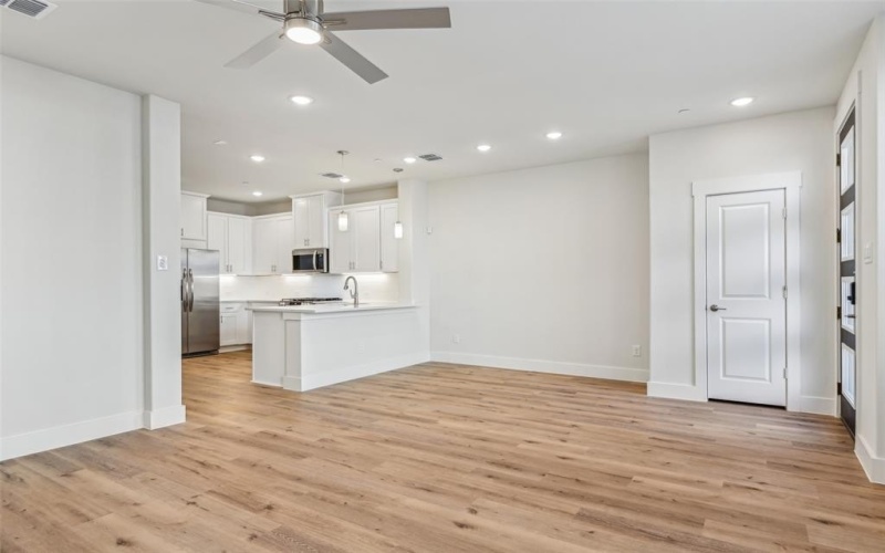 32 Raven Way, Farmers Branch, TX 75234, 2 Bedrooms Bedrooms, ,2 BathroomsBathrooms,Residential Lease,For Rent,32 Raven Way,20915460