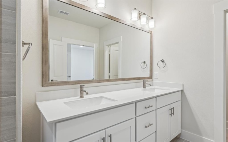 32 Raven Way, Farmers Branch, TX 75234, 2 Bedrooms Bedrooms, ,2 BathroomsBathrooms,Residential Lease,For Rent,32 Raven Way,20915460