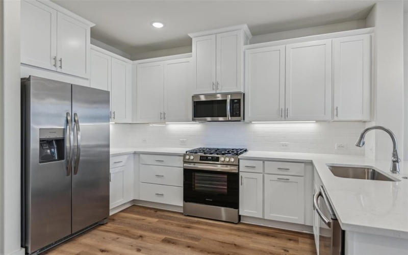 32 Raven Way, Farmers Branch, TX 75234, 2 Bedrooms Bedrooms, ,2 BathroomsBathrooms,Residential Lease,For Rent,32 Raven Way,20915460