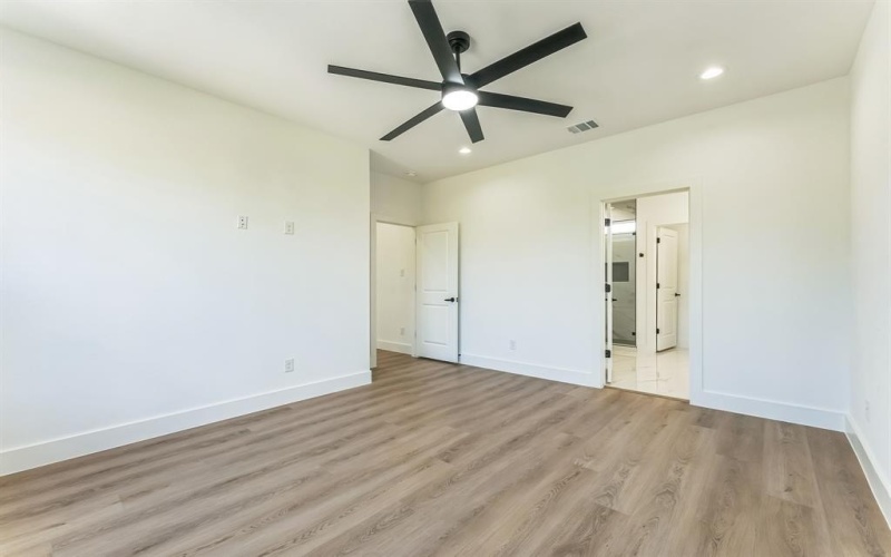 2327 Lawrence Street, Dallas, TX 75215, 4 Habitaciones Habitaciones , ,3 BañosBaños,Residential,En Venta,2327 Lawrence Street,20913024