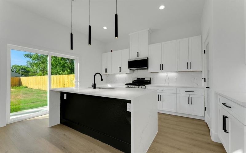 2327 Lawrence Street, Dallas, TX 75215, 4 Habitaciones Habitaciones , ,3 BañosBaños,Residential,En Venta,2327 Lawrence Street,20913024
