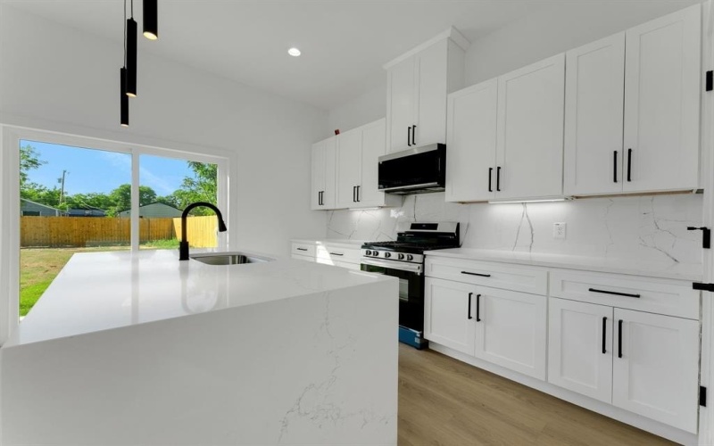 2327 Lawrence Street, Dallas, TX 75215, 4 Habitaciones Habitaciones , ,3 BañosBaños,Residential,En Venta,2327 Lawrence Street,20913024