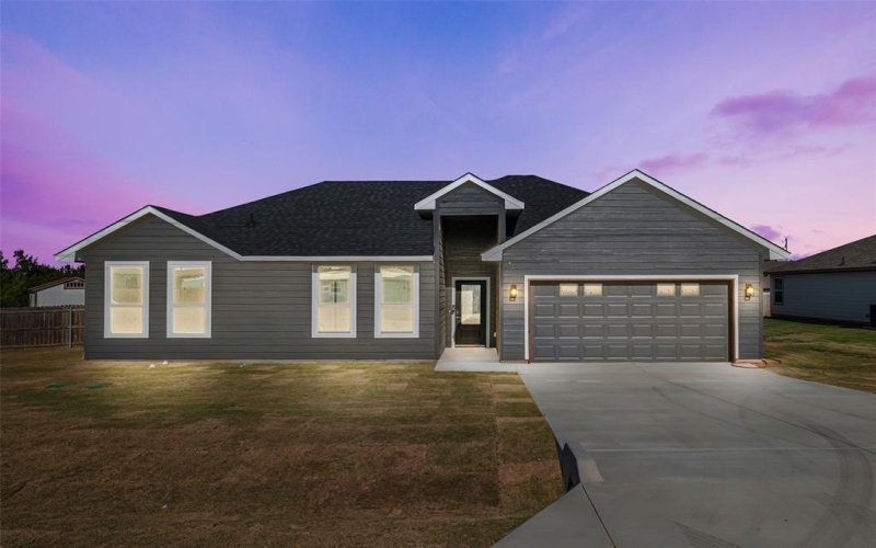 2215 Meteor Trail, Granbury, TX 76048, 3 Bedrooms Bedrooms, ,2 BathroomsBathrooms,Residential,For Sale,2215 Meteor Trail,20913081