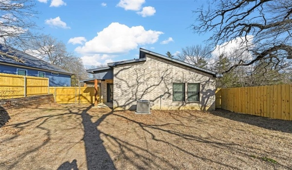 614 E Shepherd Street, Denison, TX 75021, 3 Bedrooms Bedrooms, ,2 BathroomsBathrooms,Residential Lease,For Rent,614 E Shepherd Street,20913673