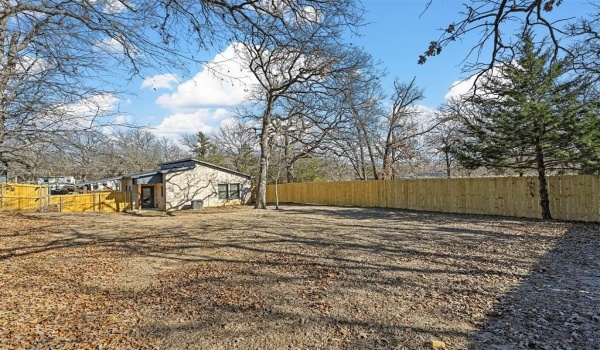 614 E Shepherd Street, Denison, TX 75021, 3 Bedrooms Bedrooms, ,2 BathroomsBathrooms,Residential Lease,For Rent,614 E Shepherd Street,20913673