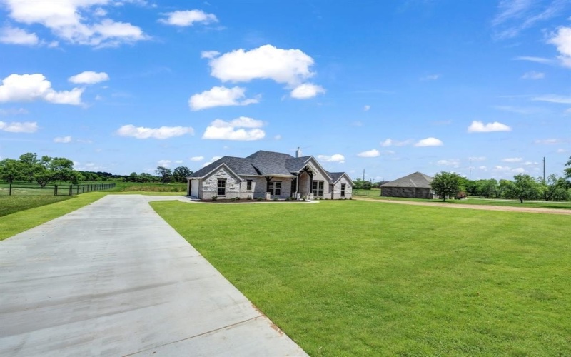 989 County Road 1304, Bridgeport, TX 76426, 4 Bedrooms Bedrooms, ,2 BathroomsBathrooms,Residential,For Sale,989 County Road 1304,20913679