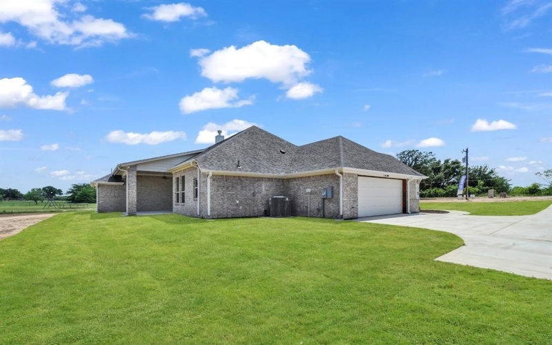 989 County Road 1304, Bridgeport, TX 76426, 4 Bedrooms Bedrooms, ,2 BathroomsBathrooms,Residential,For Sale,989 County Road 1304,20913679