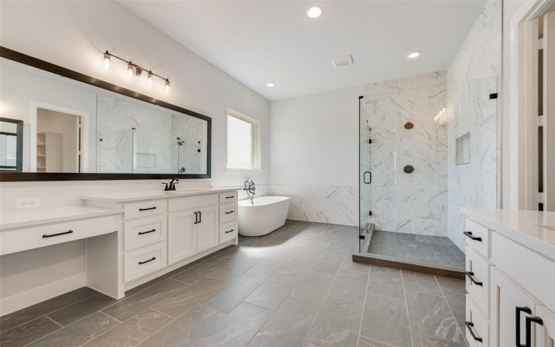 4660 Lake Breeze Drive, McKinney, TX 75071, 4 Bedrooms Bedrooms, ,3 BathroomsBathrooms,Residential,For Sale,4660 Lake Breeze Drive,20913825