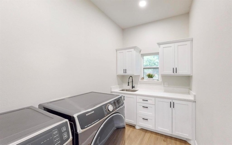 7401 Retta Mansfield Road, Mansfield, TX 76063, 18 Bedrooms Bedrooms, ,6 BathroomsBathrooms,Residential,For Sale,7401 Retta Mansfield Road,20913945