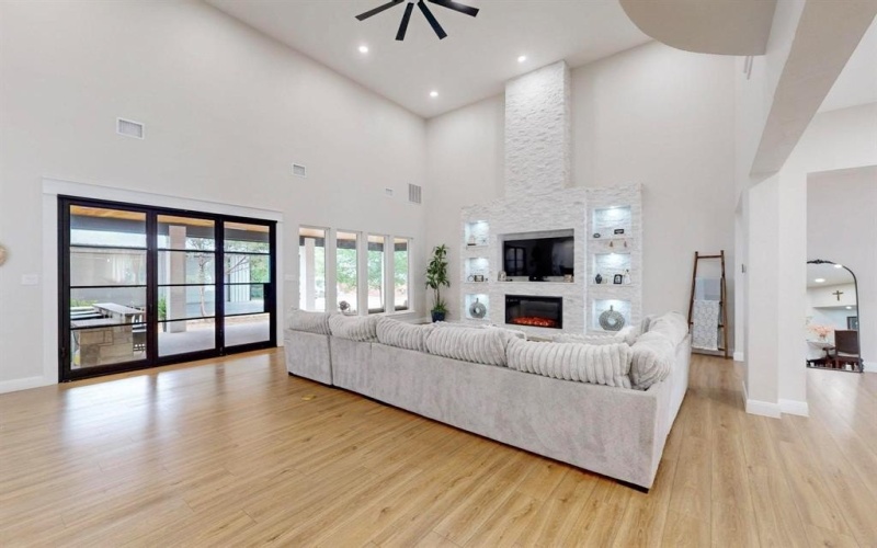 7401 Retta Mansfield Road, Mansfield, TX 76063, 18 Bedrooms Bedrooms, ,6 BathroomsBathrooms,Residential,For Sale,7401 Retta Mansfield Road,20913945