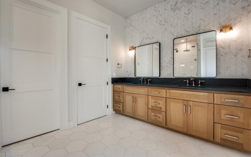235 E Nash Street #118, Grapevine, TX 76051, 3 Habitaciones Habitaciones , ,3 BañosBaños,Residential,En Venta,235 E Nash Street,20915723