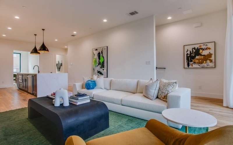 805 Pavillon Street #108, Dallas, TX 75204, 3 Bedrooms Bedrooms, ,3 BathroomsBathrooms,Residential,For Sale,805 Pavillon Street,20915891
