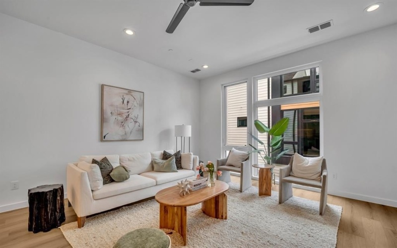 3612 N San Jacinto Avenue #106, Dallas, TX 75204, 2 Bedrooms Bedrooms, ,2 BathroomsBathrooms,Residential,For Sale,3612 N San Jacinto Avenue,20916144
