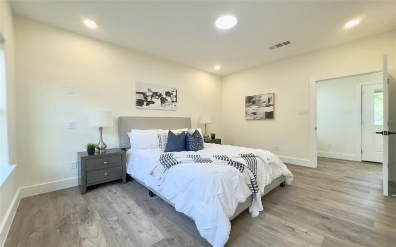 3524 Carl Street, Dallas, TX 75210, 4 Bedrooms Bedrooms, ,3 BathroomsBathrooms,Residential,For Sale,3524 Carl Street,20916612