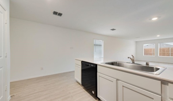 1633 Crested Way, Fort Worth, TX 76140, 3 Bedrooms Bedrooms, ,2 BathroomsBathrooms,Residential,For Sale,1633 Crested Way,20917070