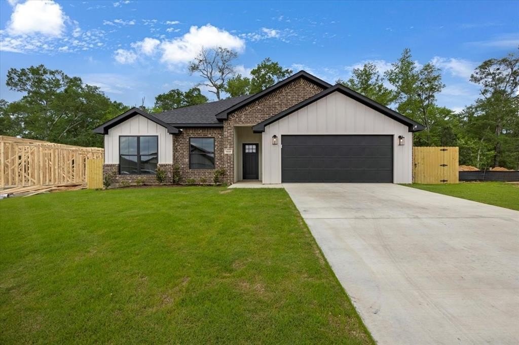16226 Crossing Circle, Lindale, TX 75771, 4 Bedrooms Bedrooms, ,2 BathroomsBathrooms,Residential,For Sale,16226 Crossing Circle,20919044