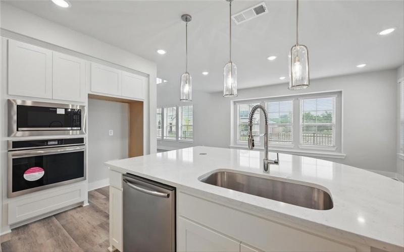 1000 Tulip Place, Crowley, TX 76036, 4 Bedrooms Bedrooms, ,3 BathroomsBathrooms,Residential,For Sale,1000 Tulip Place,20919467