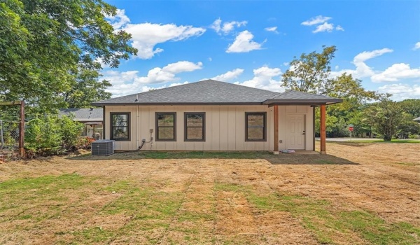 1331 W Crawford, Denison, TX 75020, 3 Bedrooms Bedrooms, ,2 BathroomsBathrooms,Residential,For Sale,1331 W Crawford,20919564