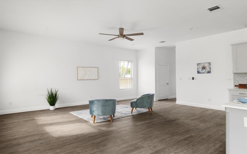 2521 Campbell Street, Fort Worth, TX 76105, 4 Bedrooms Bedrooms, ,2 BathroomsBathrooms,Residential,For Sale,2521 Campbell Street,20922705