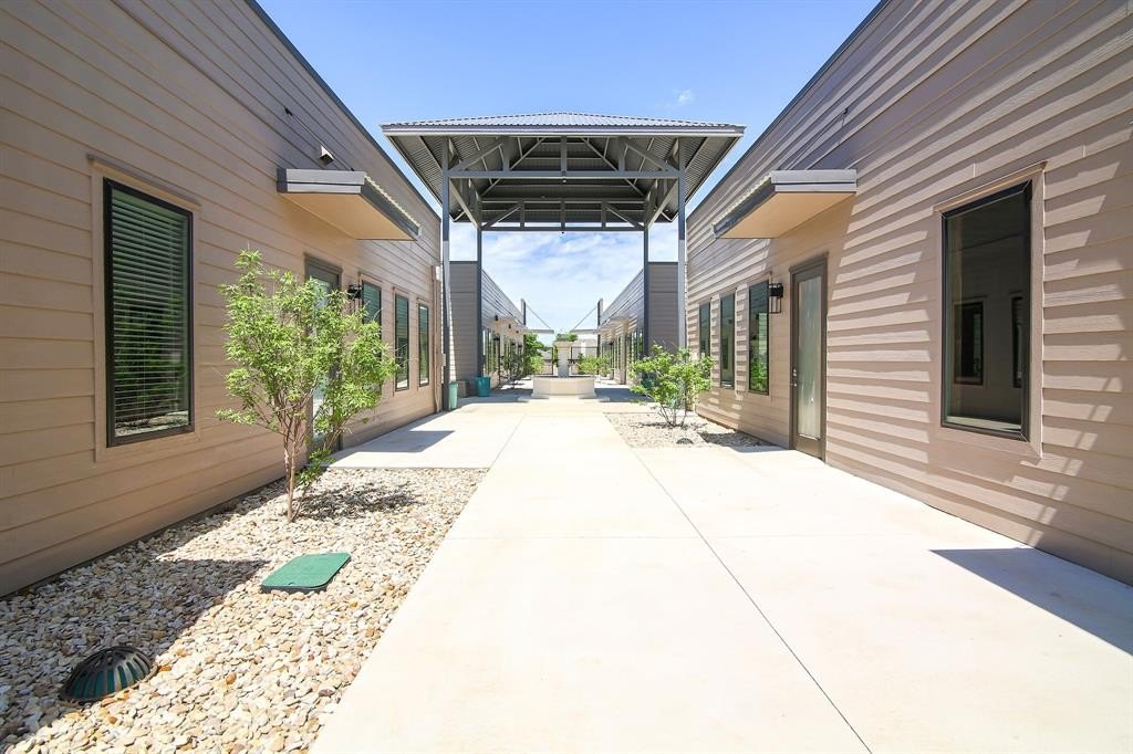 651 E Debbie Lane #300, Mansfield, TX 76063, ,Commercial Sale,For Sale,651 E Debbie Lane,20921071