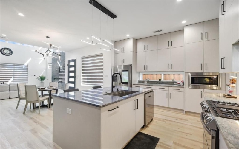 2433 vagas Street, Dallas, TX 75219, 3 Habitaciones Habitaciones , ,3 BañosBaños,Residential Lease,En Alquiler,2433 vagas Street,20921712