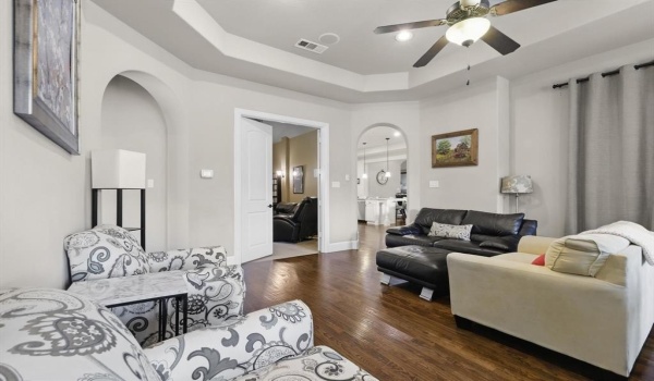 720 Wagner Way, Lantana, TX 76226, 4 Habitaciones Habitaciones , ,5 BañosBaños,Residential,En Venta,720 Wagner Way,20923249